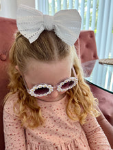 Load image into Gallery viewer, Daisy Sunglasses and Bow Set
