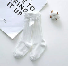 Load image into Gallery viewer, Knee high bow socks - White
